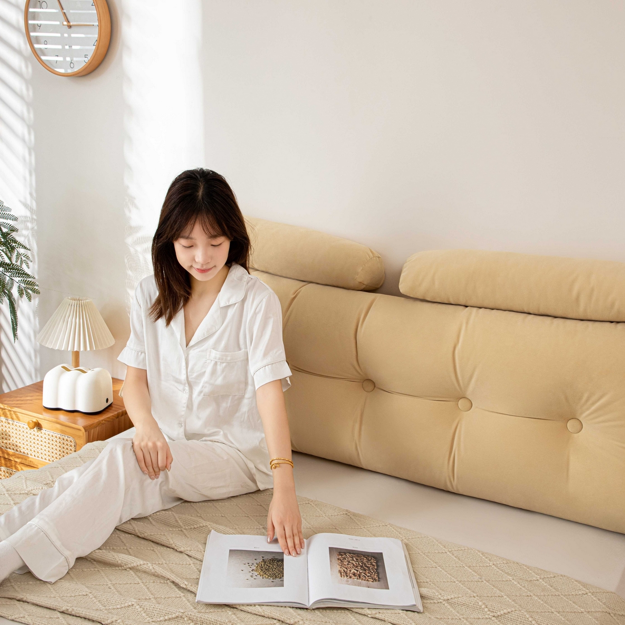 91家纺网 家纺一手货源 找家纺 沐沐家纺 2026新款磨砂绒三角靠背（带头枕） 米黄