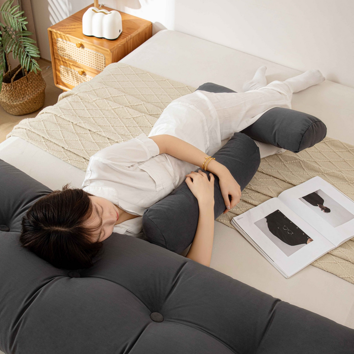 91家纺网 家纺一手货源 找家纺 沐沐家纺 2026新款磨砂绒三角靠背（带头枕） 深灰