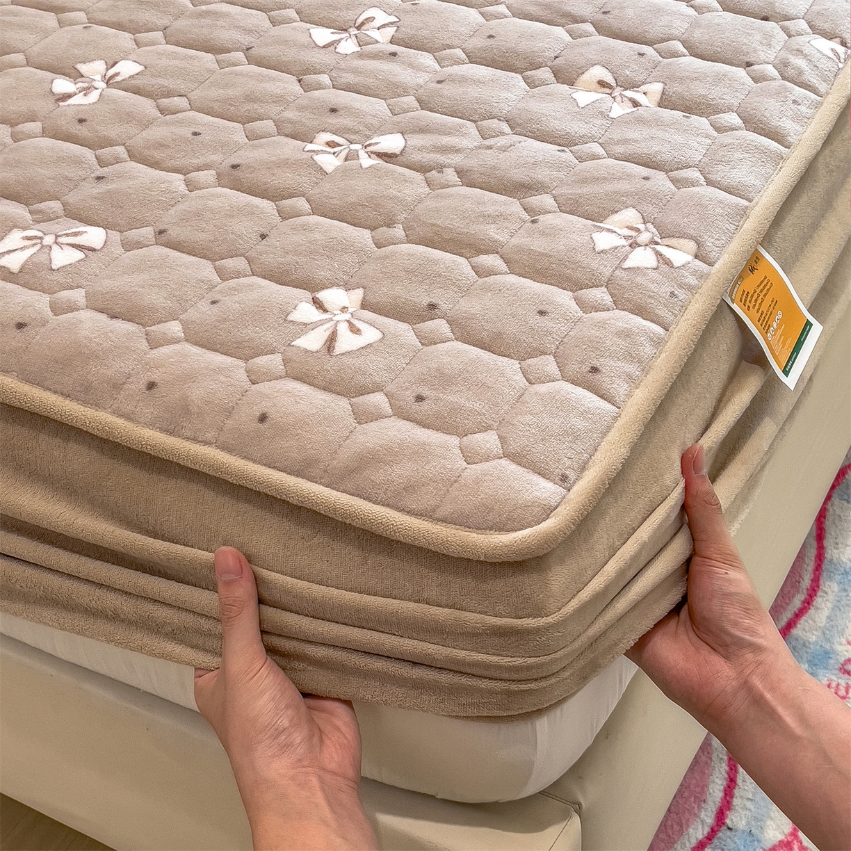 91家纺网 家纺一手货源 找家纺 （总）布卢姆床垫 2025新款A类抗菌印花牛奶绒夹棉床笠