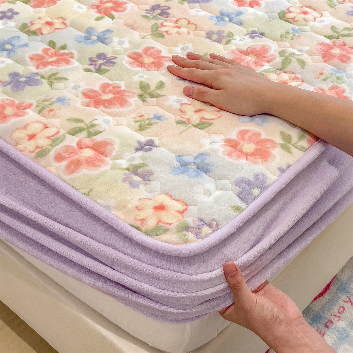 91家纺网 家纺一手货源 找家纺 布卢姆床垫 2025新款A类抗菌印花牛奶绒夹棉床笠 春暖花开