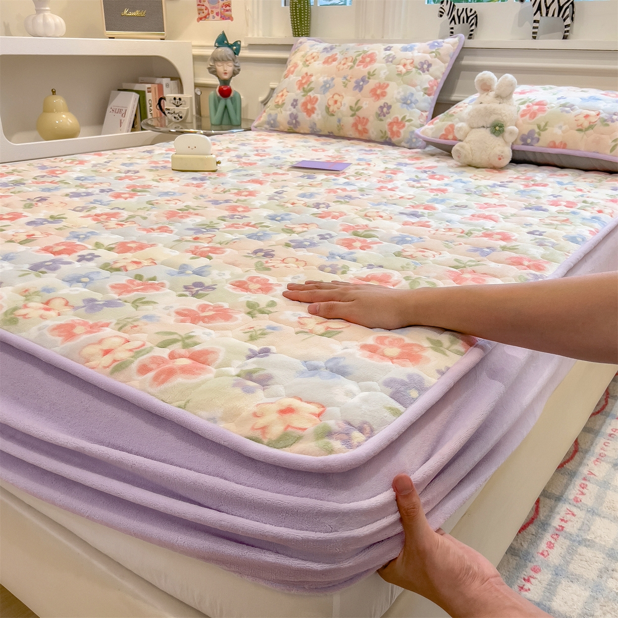 91家纺网 家纺一手货源 找家纺 布卢姆床垫 2025新款A类抗菌印花牛奶绒夹棉床笠 春暖花开