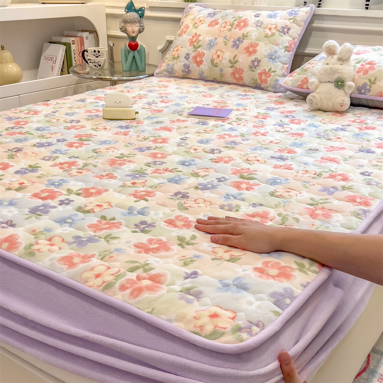 91家纺网 家纺一手货源 找家纺 布卢姆床垫 2025新款A类抗菌印花牛奶绒夹棉床笠 春暖花开