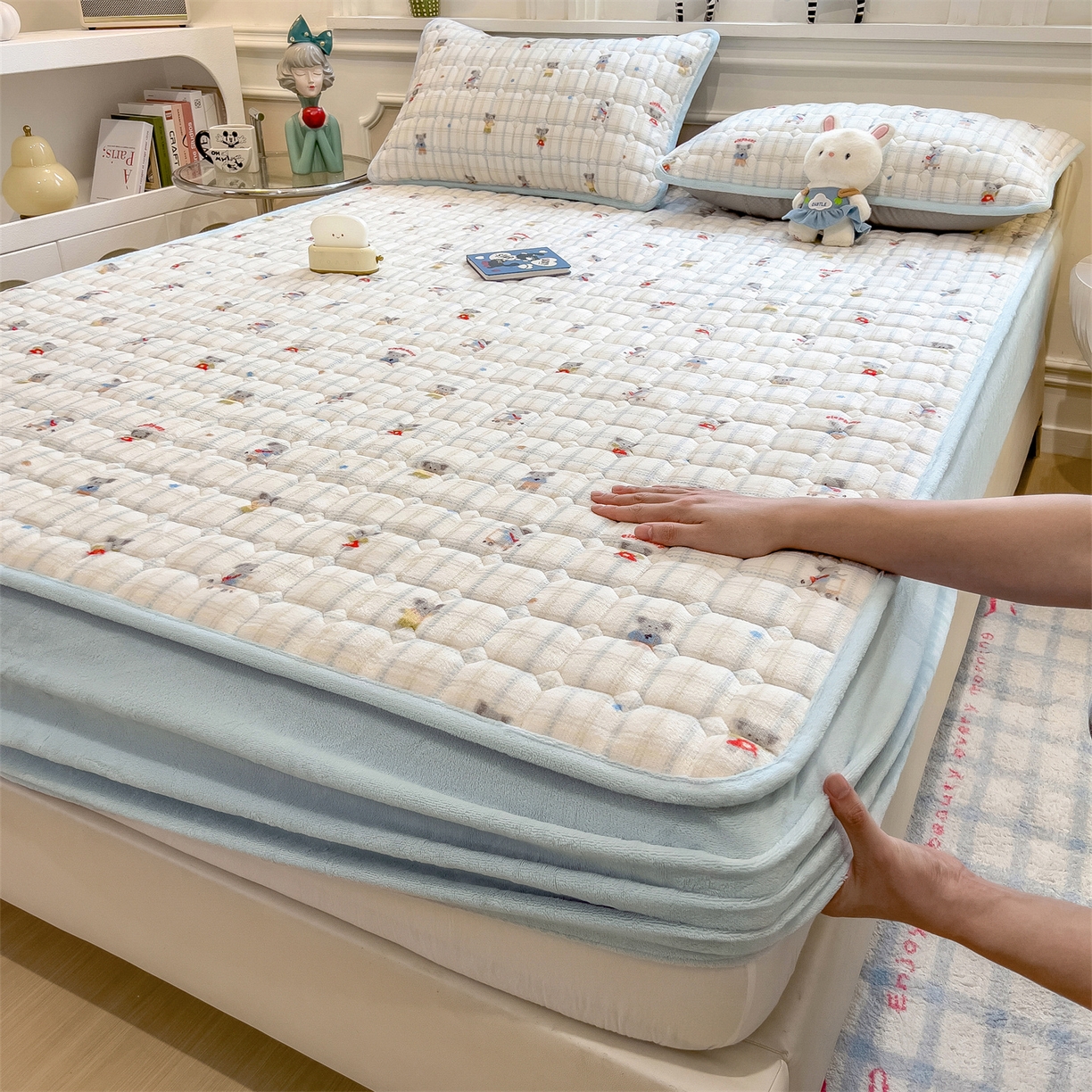 91家纺网 家纺一手货源 找家纺 布卢姆床垫 2025新款A类抗菌印花牛奶绒夹棉床笠 飞天小象