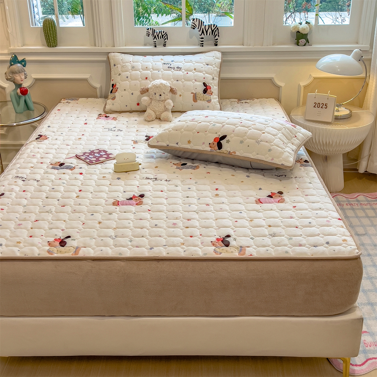 91家纺网 家纺一手货源 找家纺 布卢姆床垫 2025新款A类抗菌印花牛奶绒夹棉床笠 童趣星海