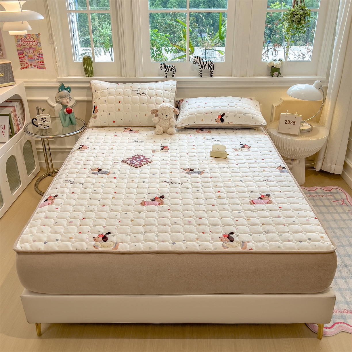 91家纺网 家纺一手货源 找家纺 布卢姆床垫 2025新款A类抗菌印花牛奶绒夹棉床笠 童趣星海