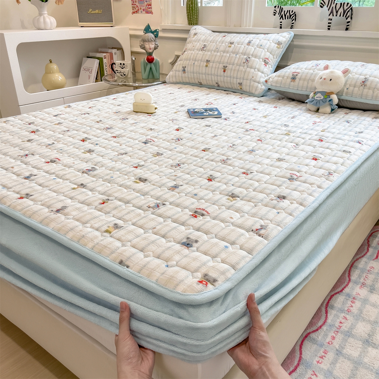 91家纺网 家纺一手货源 找家纺 布卢姆床垫 2025新款A类抗菌印花牛奶绒夹棉床笠 飞天小象