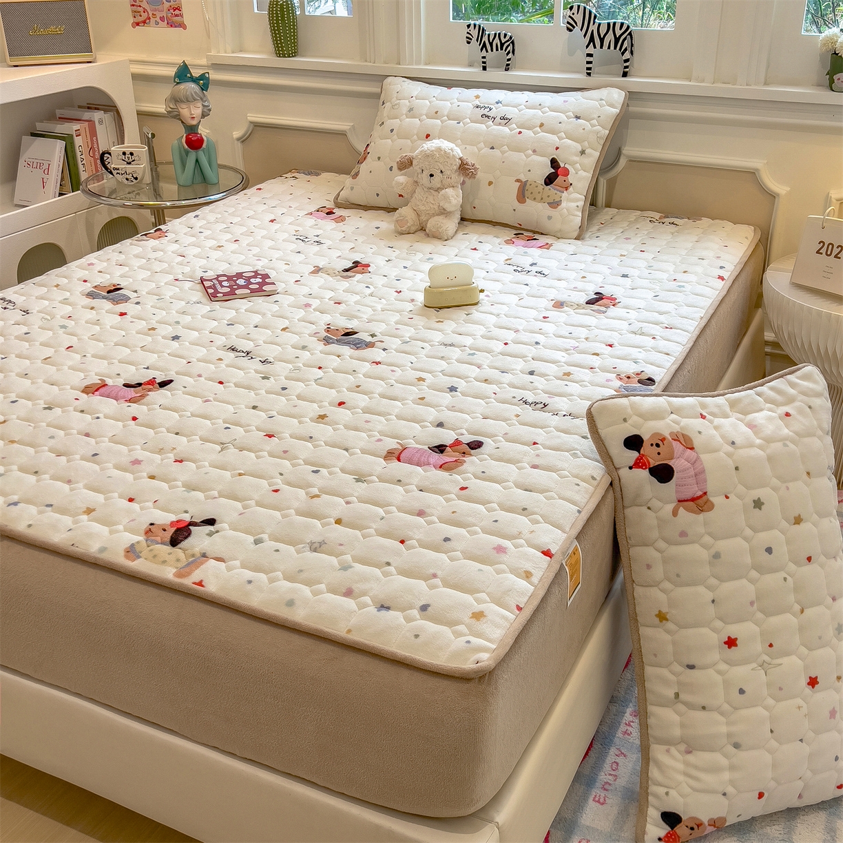 91家纺网 家纺一手货源 找家纺 布卢姆床垫 2025新款A类抗菌印花牛奶绒夹棉床笠 童趣星海