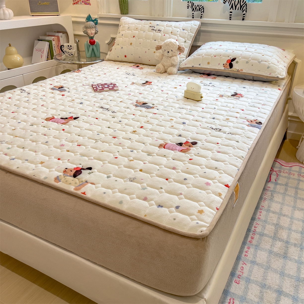 91家纺网 家纺一手货源 找家纺 布卢姆床垫 2025新款A类抗菌印花牛奶绒夹棉床笠 童趣星海