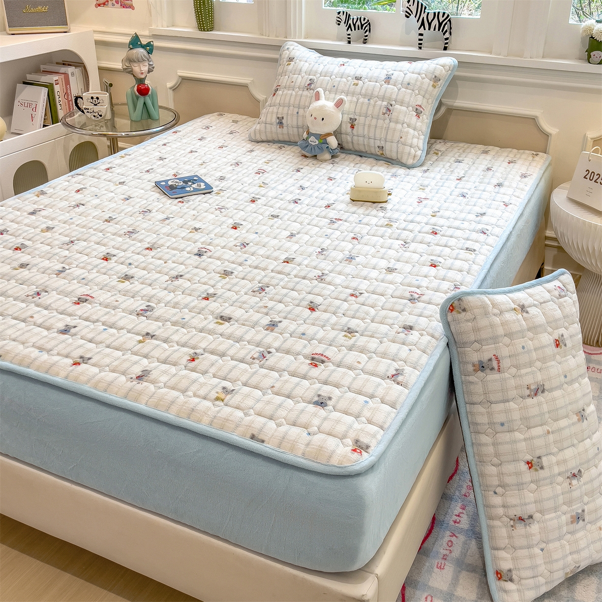 91家纺网 家纺一手货源 找家纺 布卢姆床垫 2025新款A类抗菌印花牛奶绒夹棉床笠 飞天小象