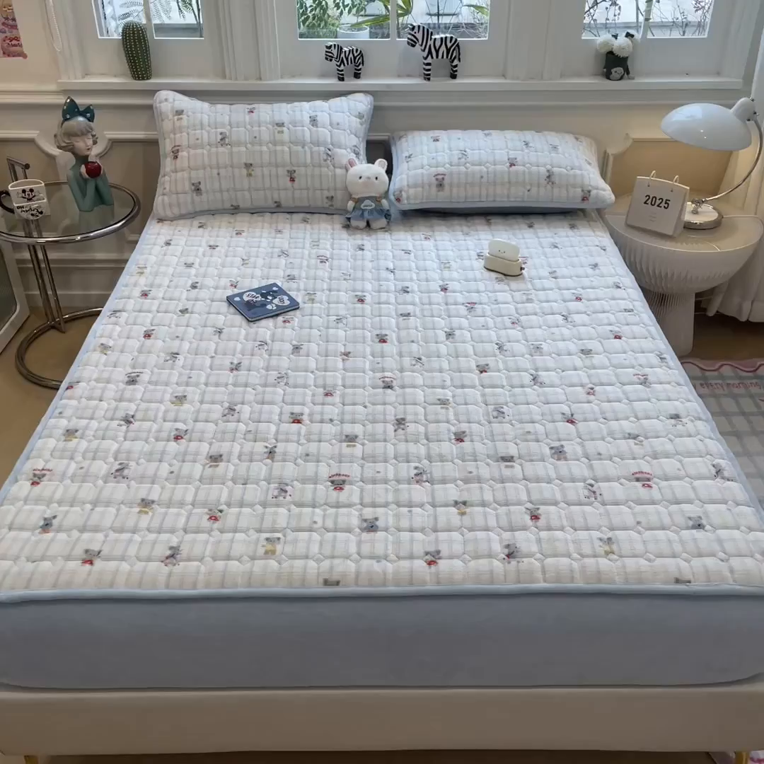 91家纺网 家纺一手货源 找家纺 布卢姆床垫 2025新款A类抗菌印花牛奶绒夹棉床笠 飞天小象