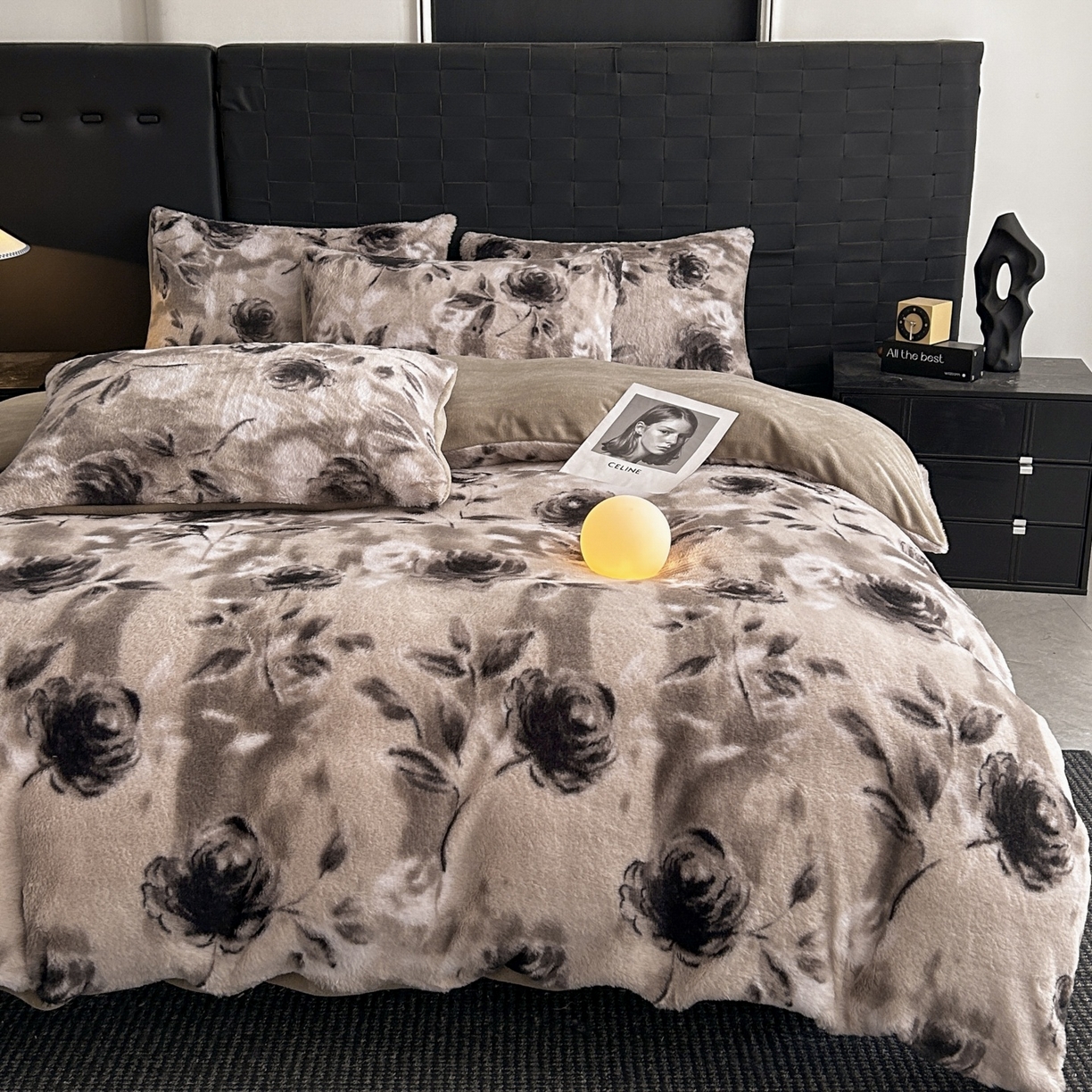 91家纺网 家纺一手货源 找家纺 蓝极人 2025新款美拉德系兔绒兔毛绒兔兔绒印花四件套 韵赫浅玫