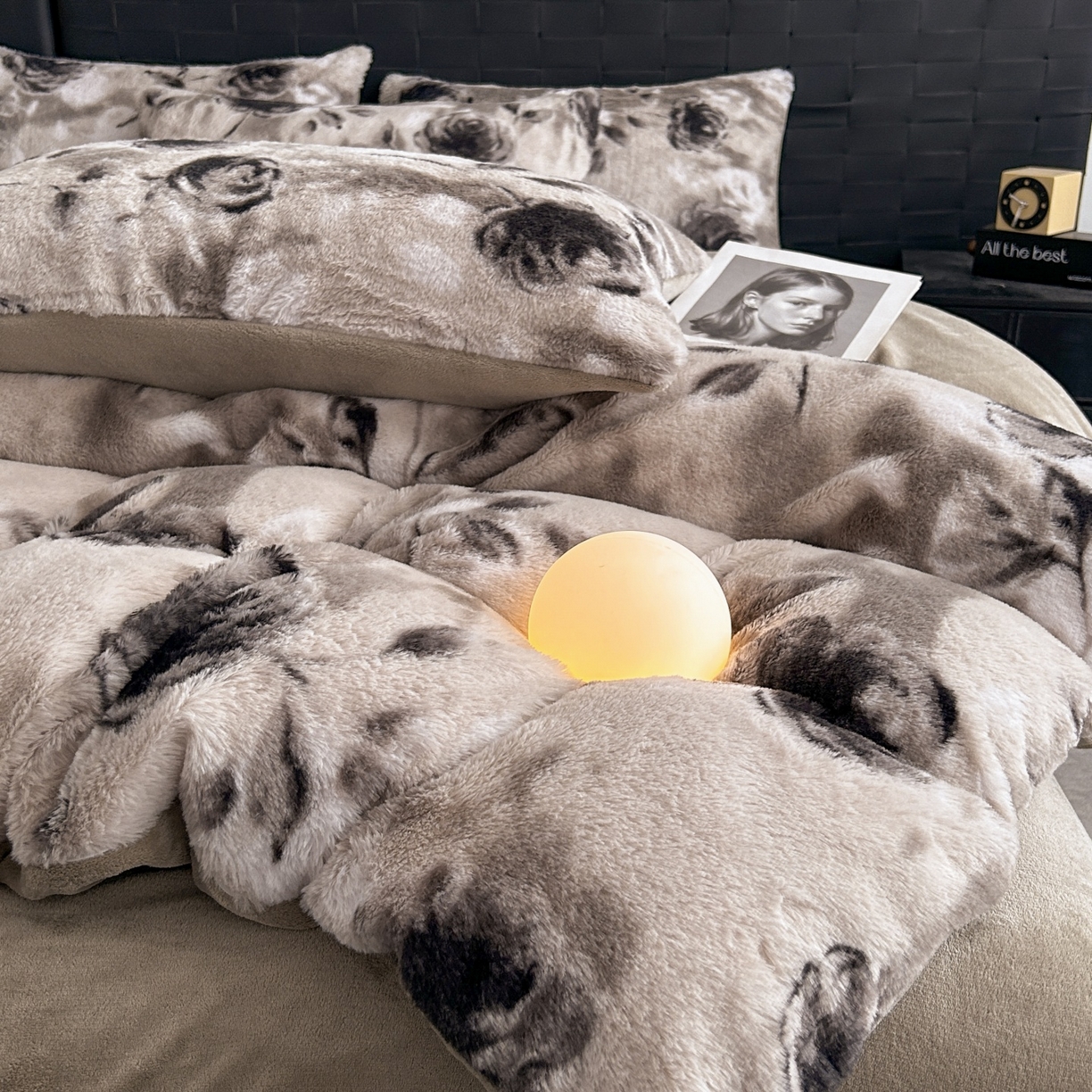 91家纺网 家纺一手货源 找家纺 蓝极人 2025新款美拉德系兔绒兔毛绒兔兔绒印花四件套 韵赫浅玫