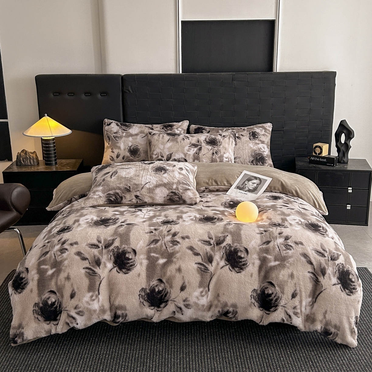 91家纺网 家纺一手货源 找家纺 蓝极人 2025新款美拉德系兔绒兔毛绒兔兔绒印花四件套 韵赫浅玫