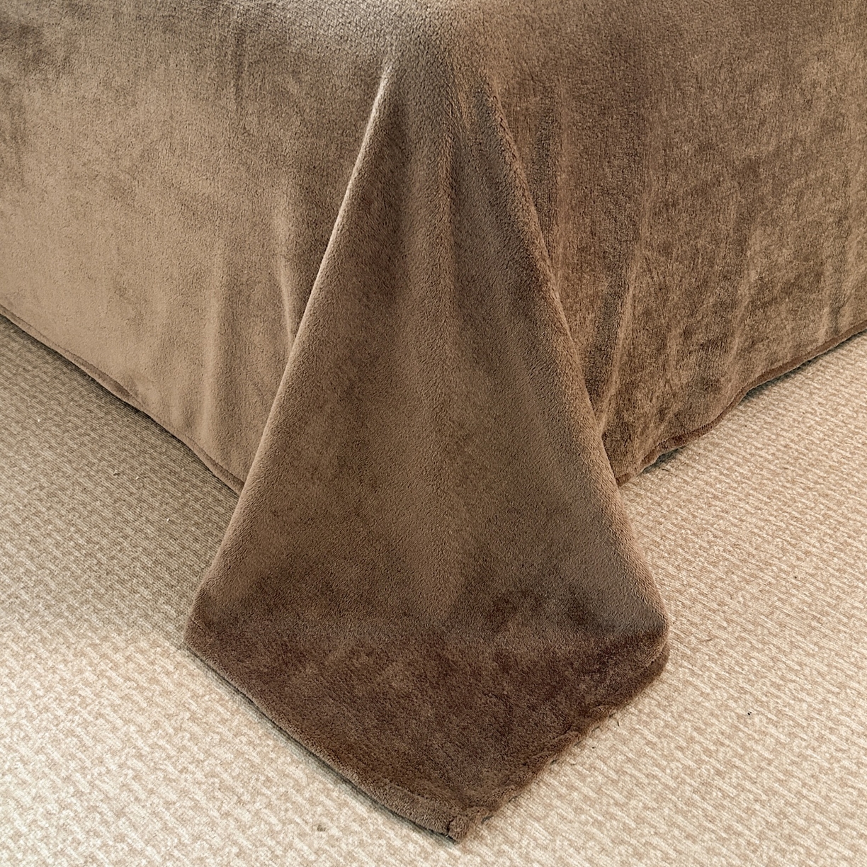 91家纺网 家纺一手货源 找家纺 蓝极人 2025新款美拉德系兔绒兔毛绒兔兔绒印花四件套 墨斑幻花