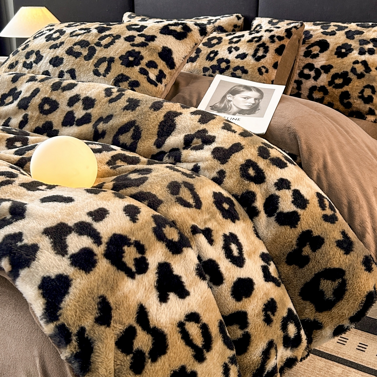 91家纺网 家纺一手货源 找家纺 蓝极人 2025新款美拉德系兔绒兔毛绒兔兔绒印花四件套 墨斑幻花