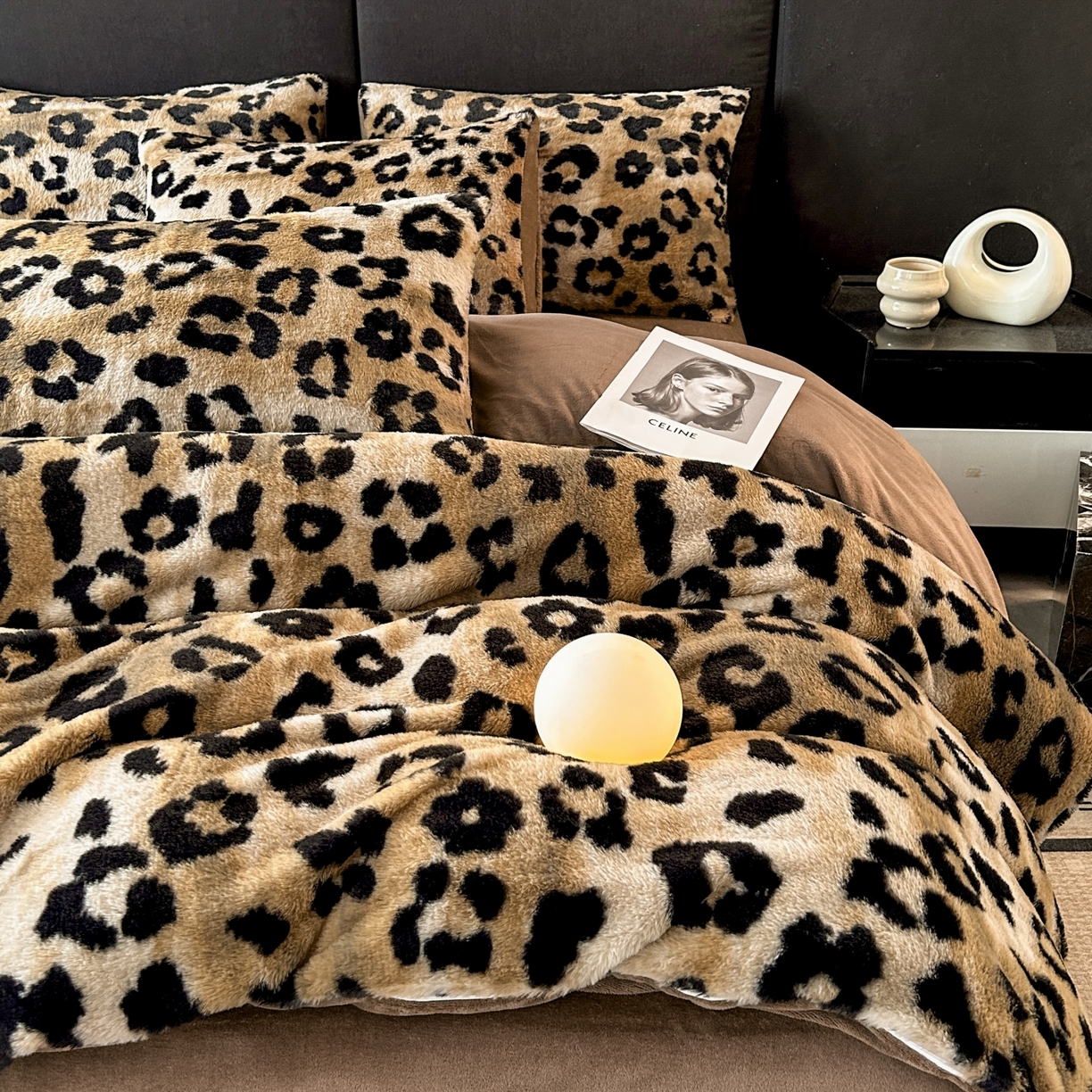 91家纺网 家纺一手货源 找家纺 蓝极人 2025新款美拉德系兔绒兔毛绒兔兔绒印花四件套 墨斑幻花