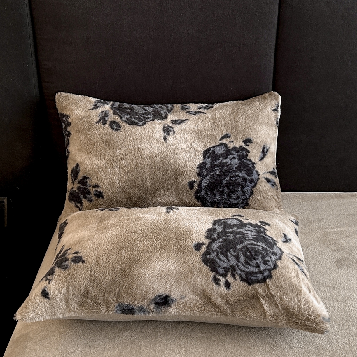 91家纺网 家纺一手货源 找家纺 蓝极人 2025新款美拉德系兔绒兔毛绒兔兔绒印花四件套 墨影墨玫