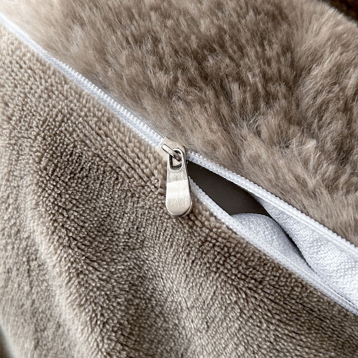 91家纺网 家纺一手货源 找家纺 蓝极人 2025新款美拉德系兔绒兔毛绒兔兔绒印花四件套 墨影墨玫