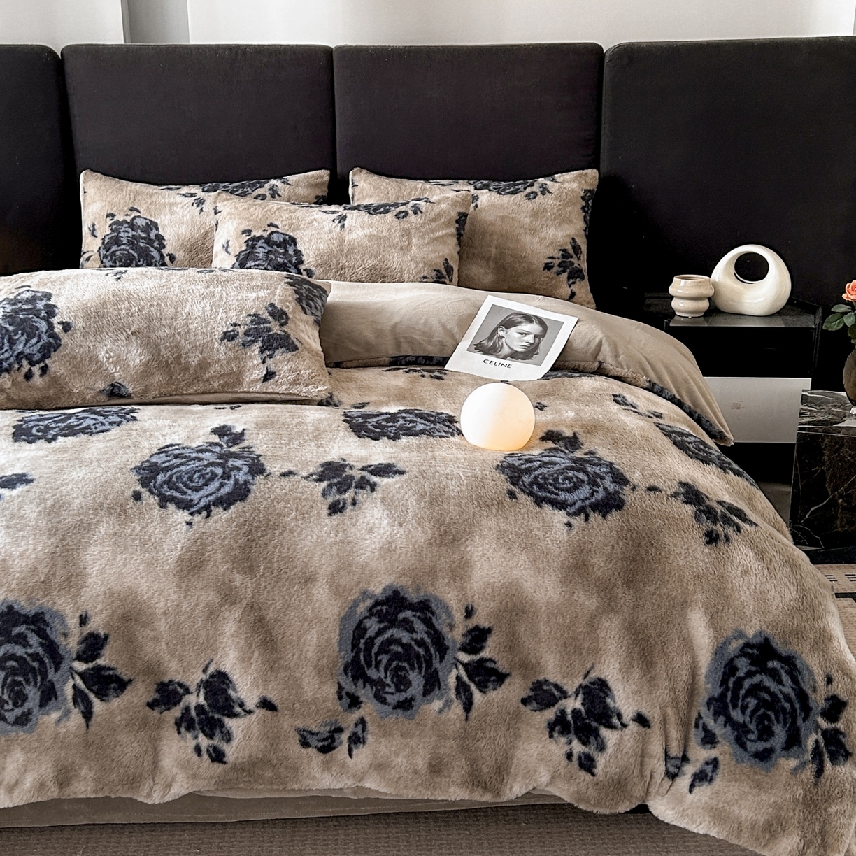 91家纺网 家纺一手货源 找家纺 蓝极人 2025新款美拉德系兔绒兔毛绒兔兔绒印花四件套 墨影墨玫