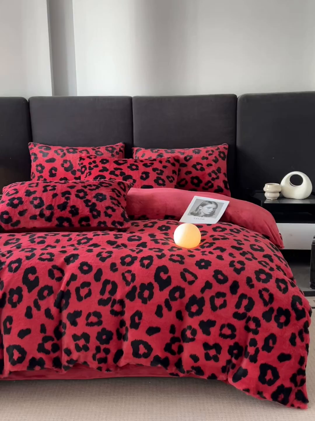 91家纺网 家纺一手货源 找家纺 蓝极人 2025新款美拉德系兔绒兔毛绒兔兔绒印花四件套 红豹芷影