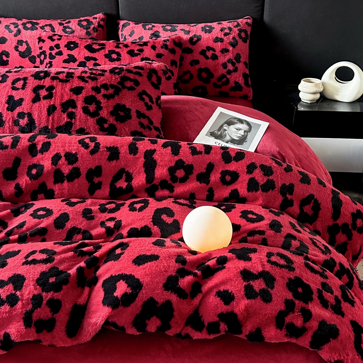 91家纺网 家纺一手货源 找家纺 酱子 2025新款美拉德系兔绒印花四件套 红豹芷影