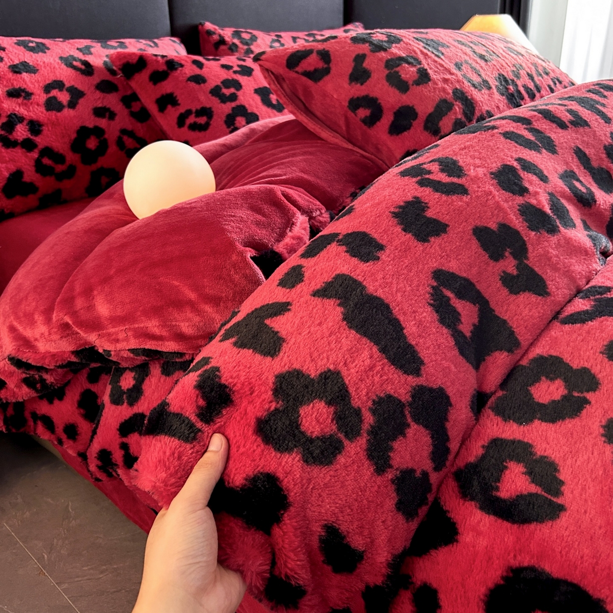 酱子 2025新款美拉德系兔绒印花四件套 红豹芷影