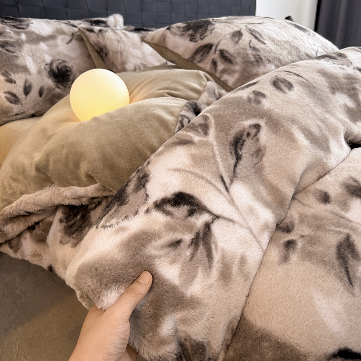 酱子 2025新款美拉德系兔绒印花四件套 韵赫浅玫