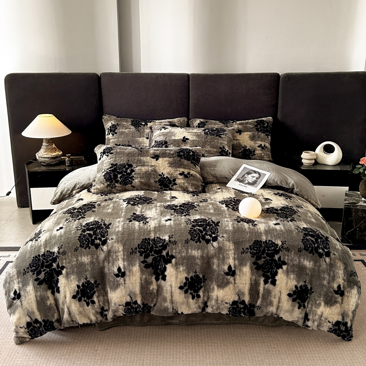 91家纺网 家纺一手货源 找家纺 酱子 2025新款美拉德系兔绒印花四件套 黑影玫瑰