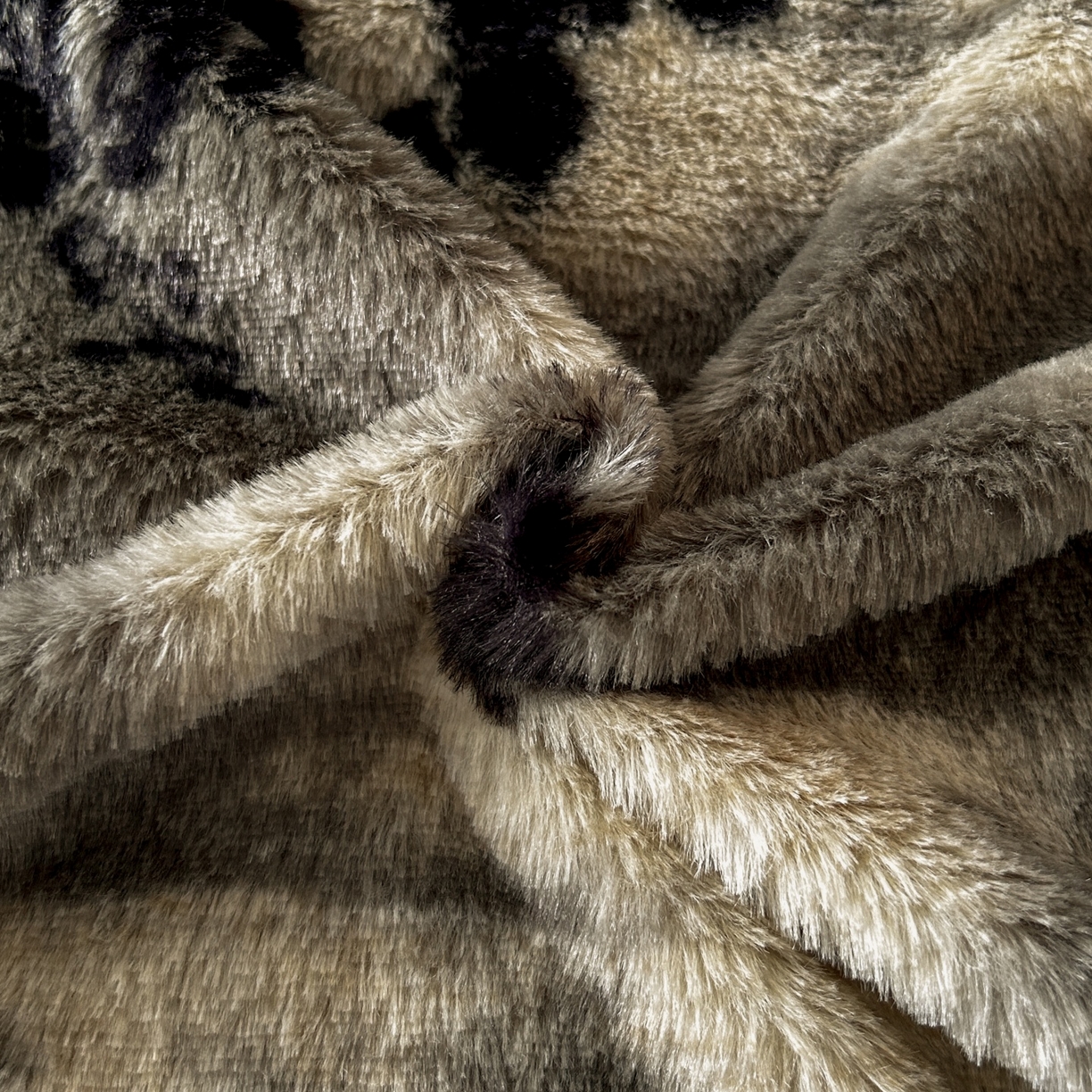 91家纺网 家纺一手货源 找家纺 酱子 2025新款美拉德系兔绒印花四件套 黑影玫瑰