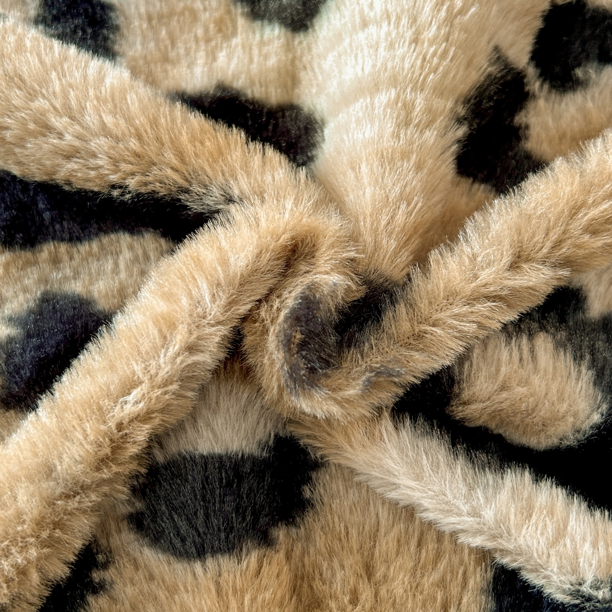 91家纺网 家纺一手货源 找家纺 酱子 2025新款美拉德系兔绒印花四件套 墨斑幻花