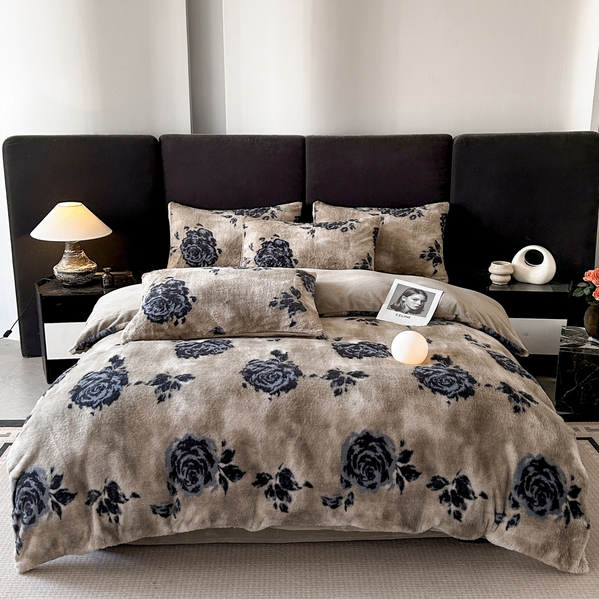 91家纺网 家纺一手货源 找家纺 酱子 2025新款美拉德系兔绒印花四件套 墨影墨玫