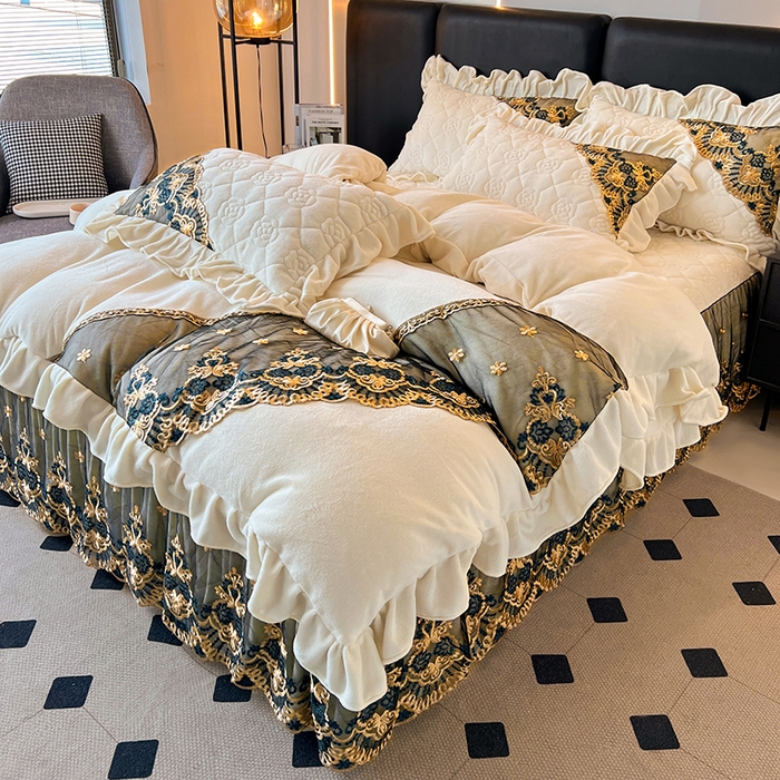 91家纺网 家纺一手货源 找家纺 （总）罗艺轩 2025新款牛奶绒浪漫花边床裙款三件套-暖洋洋