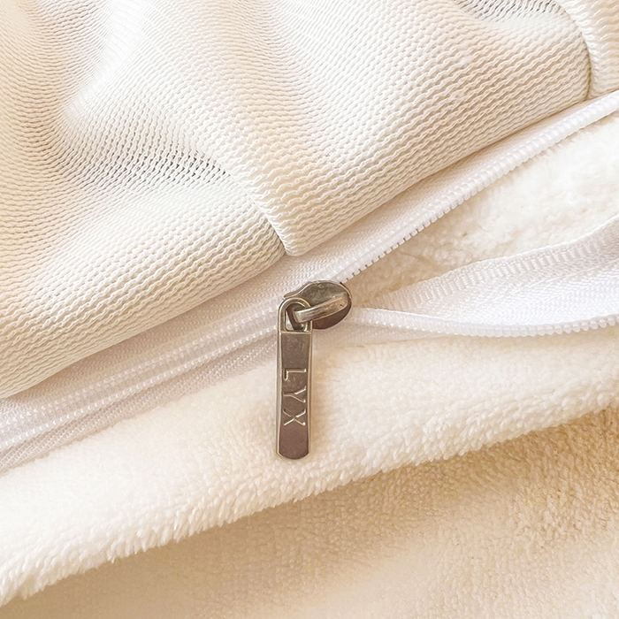 91家纺网 家纺一手货源 找家纺 （总）罗艺轩 2025新款牛奶绒浪漫花边床裙款三件套-暖洋洋