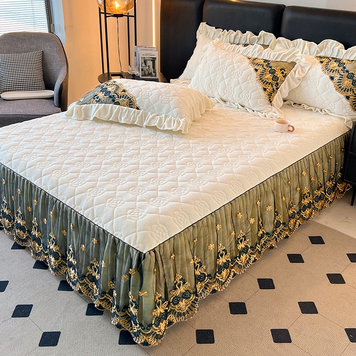 91家纺网 家纺一手货源 找家纺 （总）罗艺轩 2025新款牛奶绒浪漫花边床裙款三件套-暖洋洋