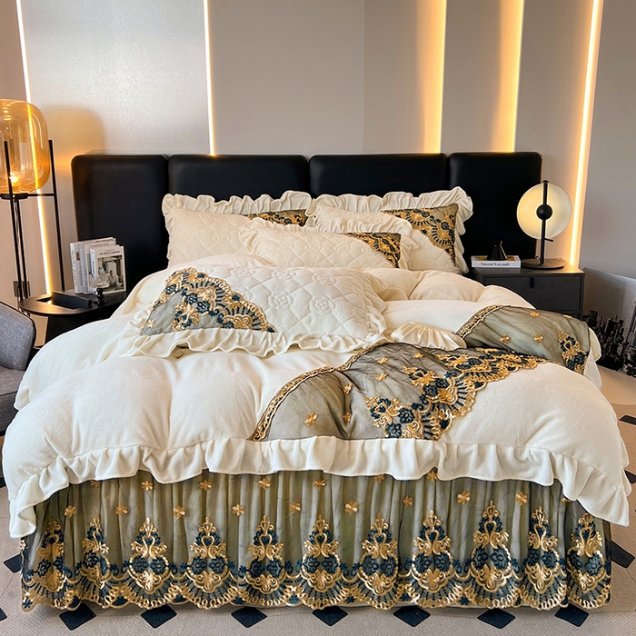 91家纺网 家纺一手货源 找家纺 罗艺轩 2025新款牛奶绒浪漫花边床裙款三件套-暖洋洋 暖洋洋-白