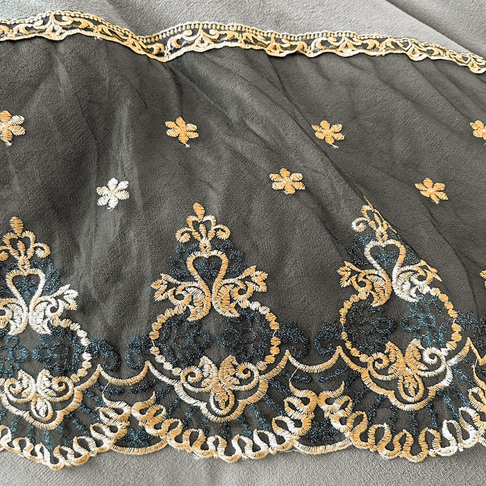 91家纺网 家纺一手货源 找家纺 罗艺轩 2025新款牛奶绒浪漫花边床裙款三件套-暖洋洋 暖洋洋-灰