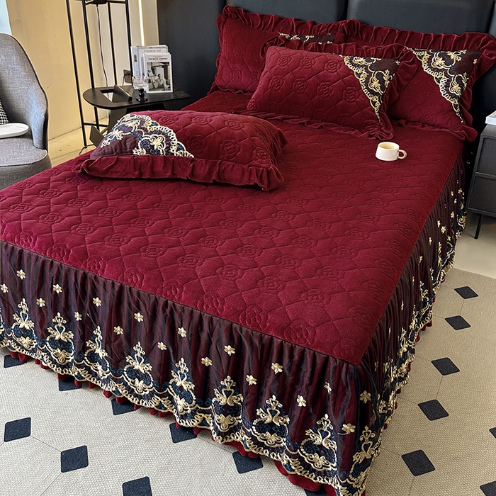 91家纺网 家纺一手货源 找家纺 罗艺轩 2025新款牛奶绒浪漫花边床裙款三件套-暖洋洋 暖洋洋-酒红