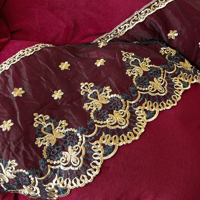 91家纺网 家纺一手货源 找家纺 罗艺轩 2025新款牛奶绒浪漫花边床裙款三件套-暖洋洋 暖洋洋-酒红