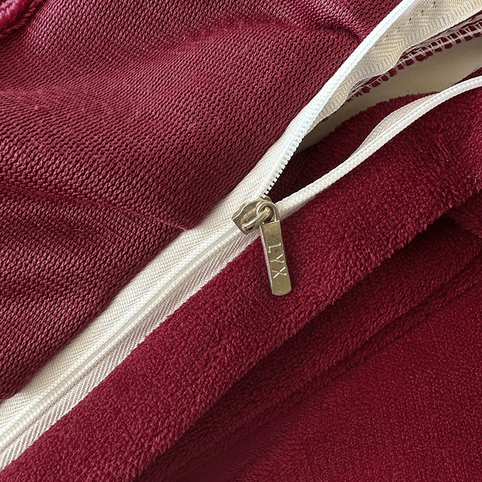 91家纺网 家纺一手货源 找家纺 罗艺轩 2025新款牛奶绒浪漫花边床裙款三件套-暖洋洋 暖洋洋-酒红