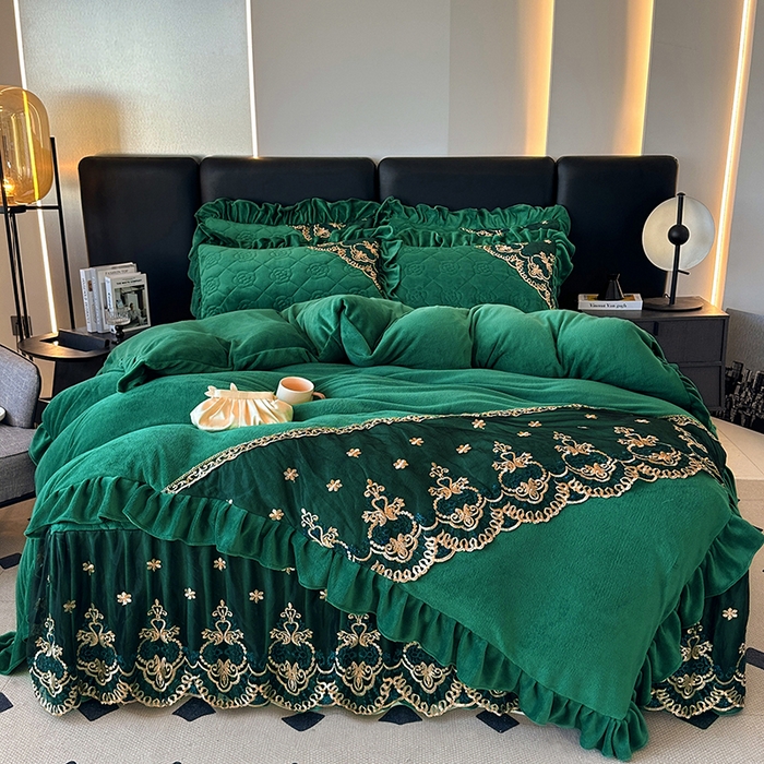 91家纺网 家纺一手货源 找家纺 罗艺轩 2025新款牛奶绒浪漫花边床裙款三件套-暖洋洋 暖洋洋-绿