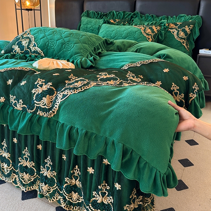 91家纺网 家纺一手货源 找家纺 罗艺轩 2025新款牛奶绒浪漫花边床裙款三件套-暖洋洋 暖洋洋-绿