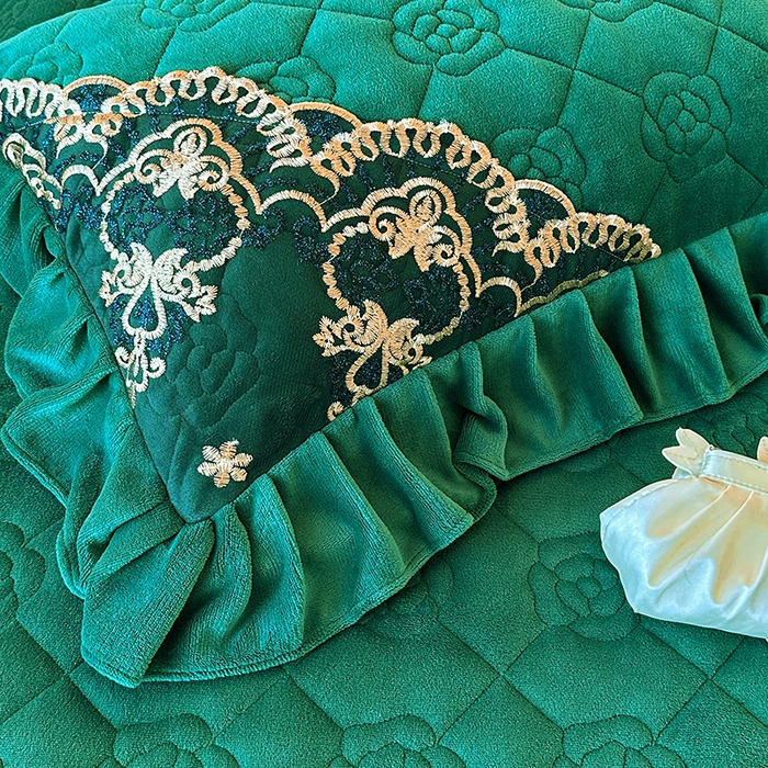 91家纺网 家纺一手货源 找家纺 罗艺轩 2025新款牛奶绒浪漫花边床裙款三件套-暖洋洋 暖洋洋-绿