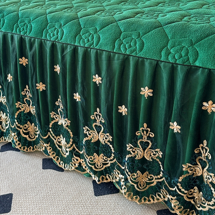 91家纺网 家纺一手货源 找家纺 罗艺轩 2025新款牛奶绒浪漫花边床裙款三件套-暖洋洋 暖洋洋-绿