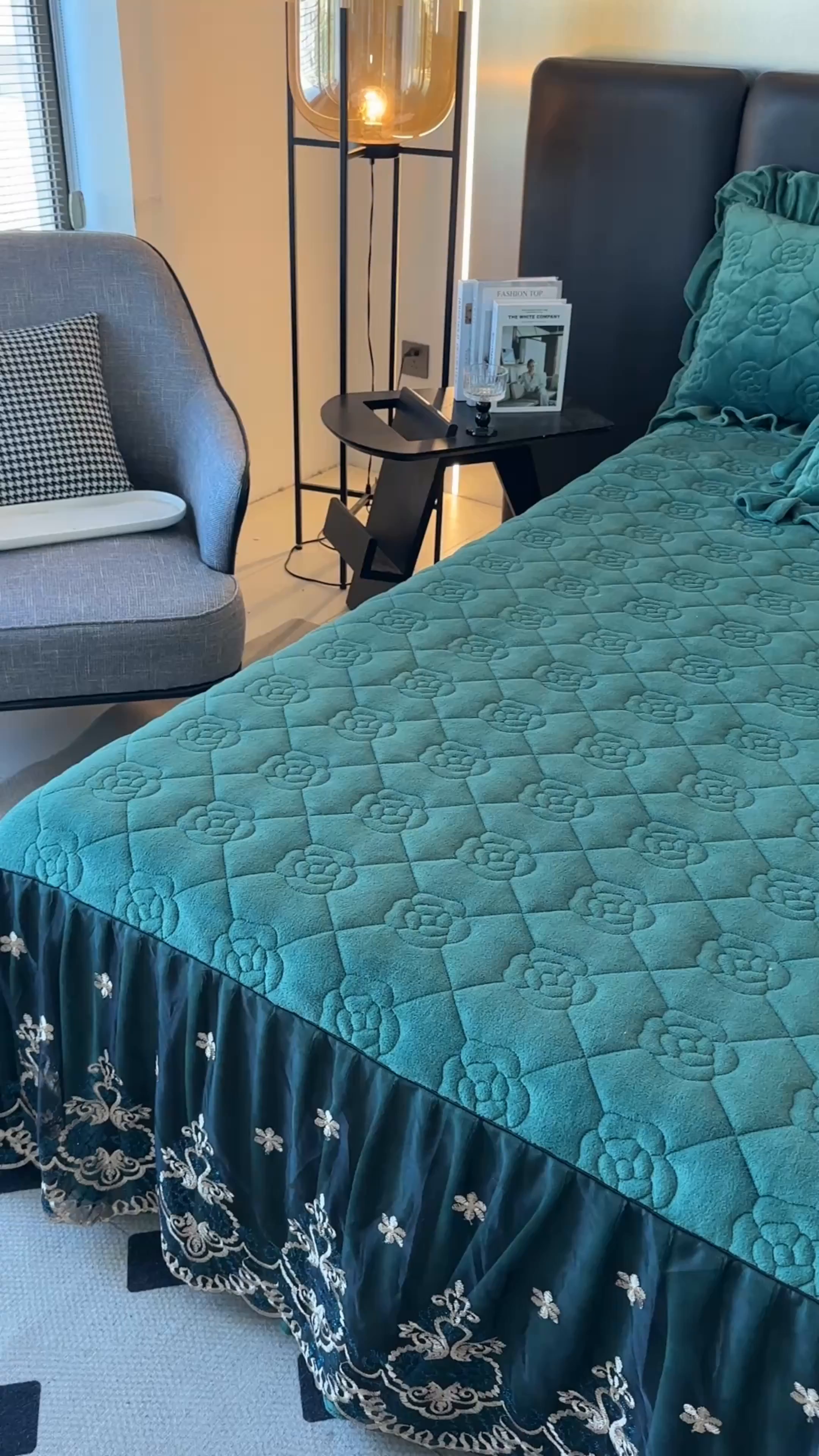 91家纺网 家纺一手货源 找家纺 罗艺轩 2025新款牛奶绒浪漫花边床裙款三件套-暖洋洋 暖洋洋-绿