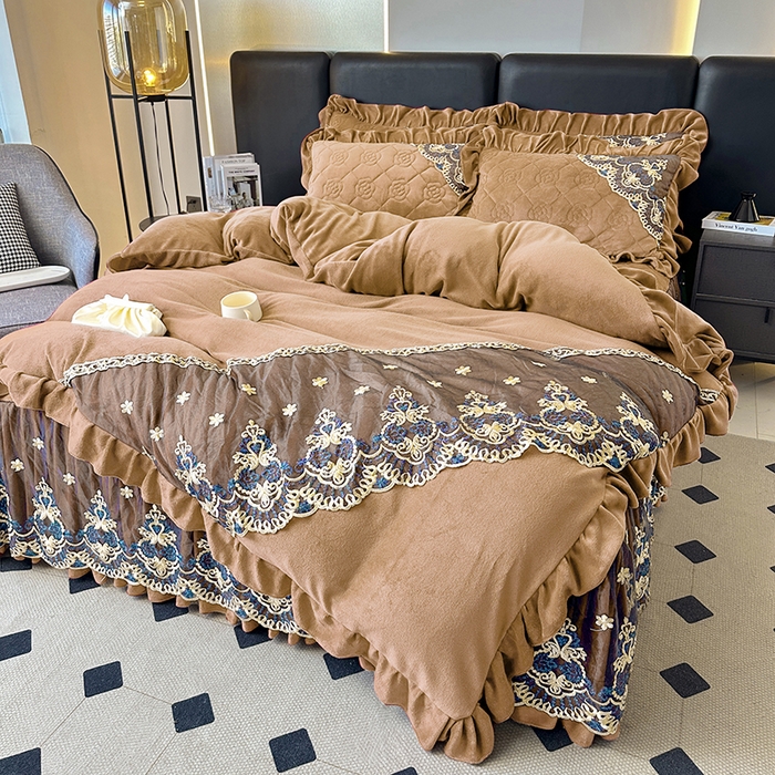 91家纺网 家纺一手货源 找家纺 罗艺轩 2025新款牛奶绒浪漫花边床裙款三件套-暖洋洋 暖洋洋-奶咖