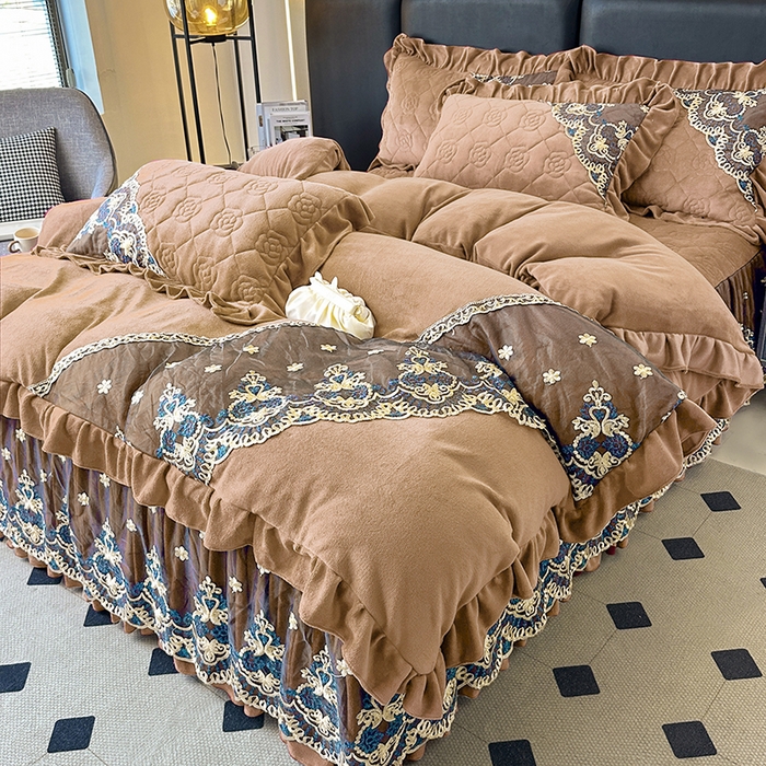 91家纺网 家纺一手货源 找家纺 罗艺轩 2025新款牛奶绒浪漫花边床裙款三件套-暖洋洋 暖洋洋-奶咖