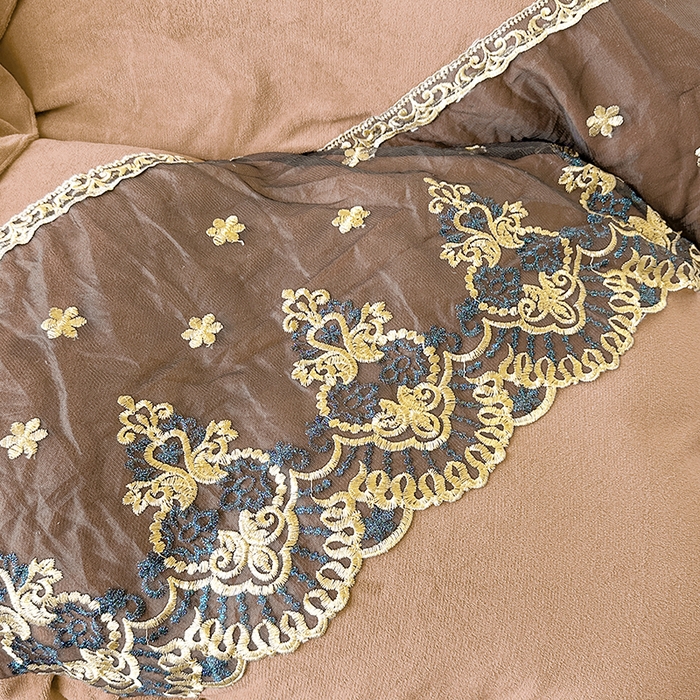 91家纺网 家纺一手货源 找家纺 罗艺轩 2025新款牛奶绒浪漫花边床裙款三件套-暖洋洋 暖洋洋-奶咖