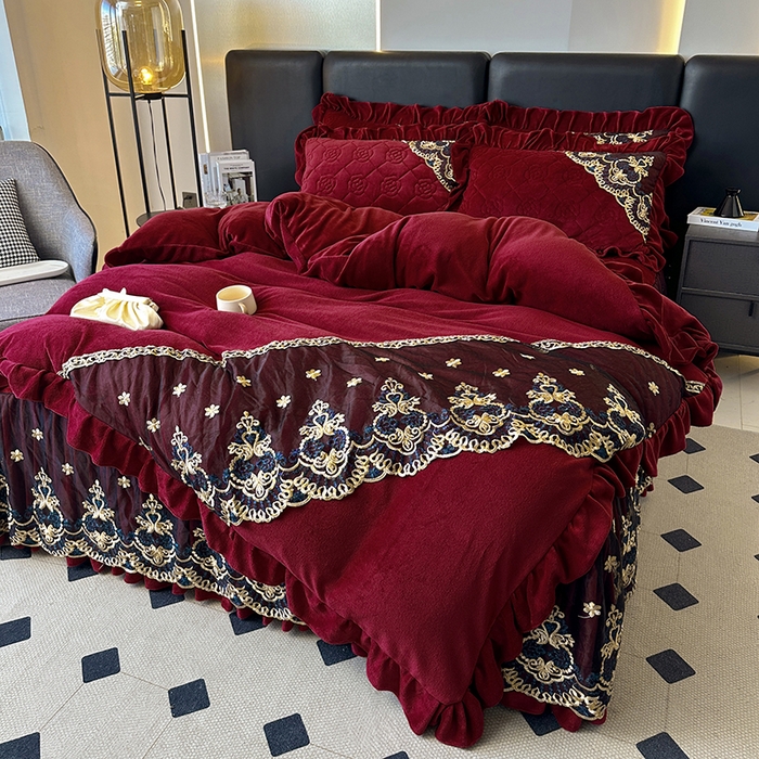 91家纺网 家纺一手货源 找家纺 罗艺轩 2025新款牛奶绒浪漫花边床裙款四件套-暖洋洋（报活动和优惠券后控价99起/控价107起） 暖洋洋-酒红