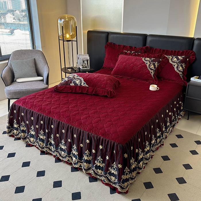 91家纺网 家纺一手货源 找家纺 罗艺轩 2025新款牛奶绒浪漫花边床裙款四件套-暖洋洋（报活动和优惠券后控价99起/控价107起） 暖洋洋-酒红