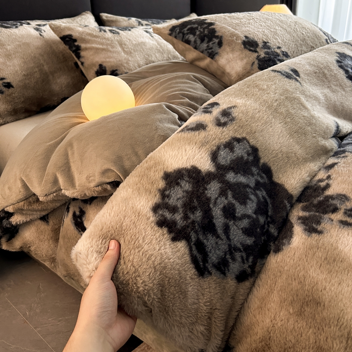 91家纺网 家纺一手货源 找家纺 （总）蓝极人 2025新款美拉德系兔绒兔毛绒兔兔绒印花四件套